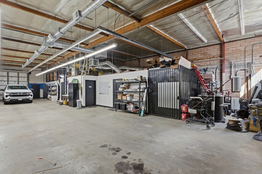 More Photos Of 18522 Gresham St, Northridge Warehouse For Sale