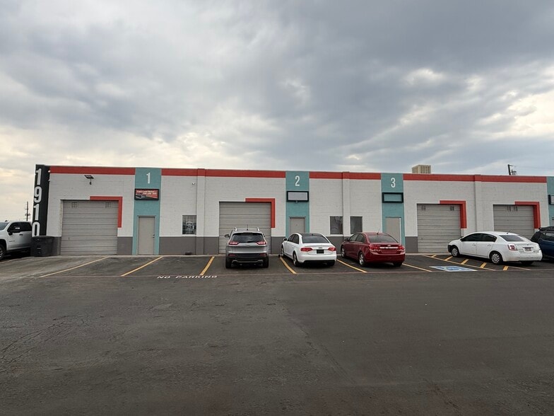 More Photos Of 1855 W Union Ave, Englewood Unknown For Lease