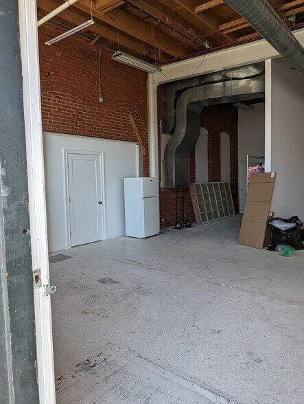 More Photos Of 583 Pacific St, Stamford Freestanding For Lease