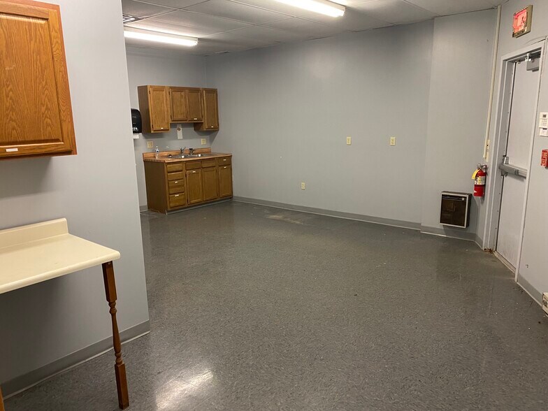 More Photos Of 225 N High St, Muncie Office For Sale