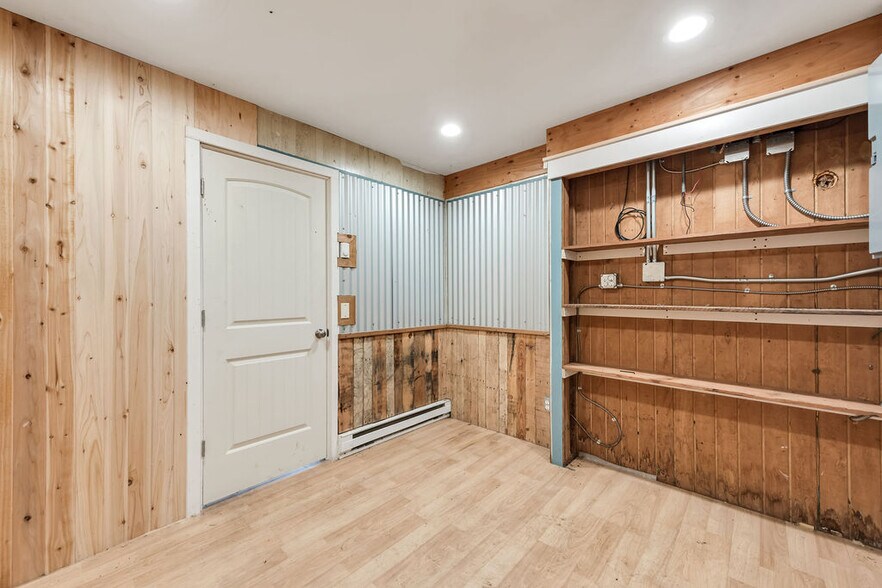 More Photos Of 1425 SE 9th St, Warrenton Warehouse For Sale