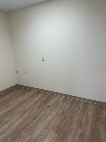 More Photos Of 40-42 Pine St, Lockport Office For Lease