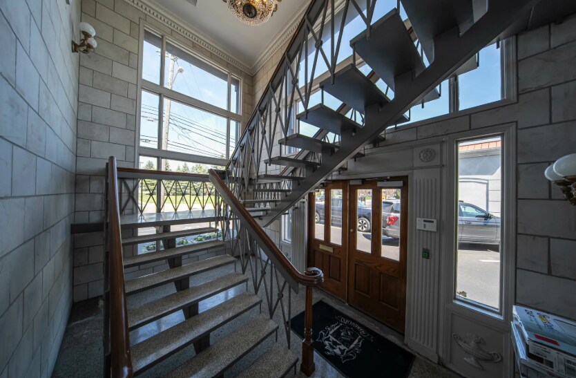 More Photos Of 51-53 W Long Lake Rd, Bloomfield Hills Office For Sale