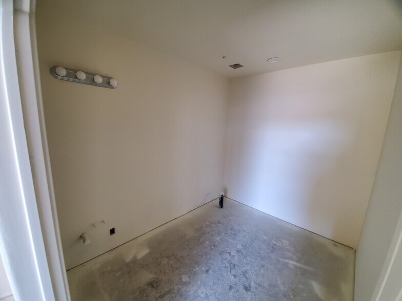 More Photos Of 3201 Oak, Phoenix General Retail For Lease