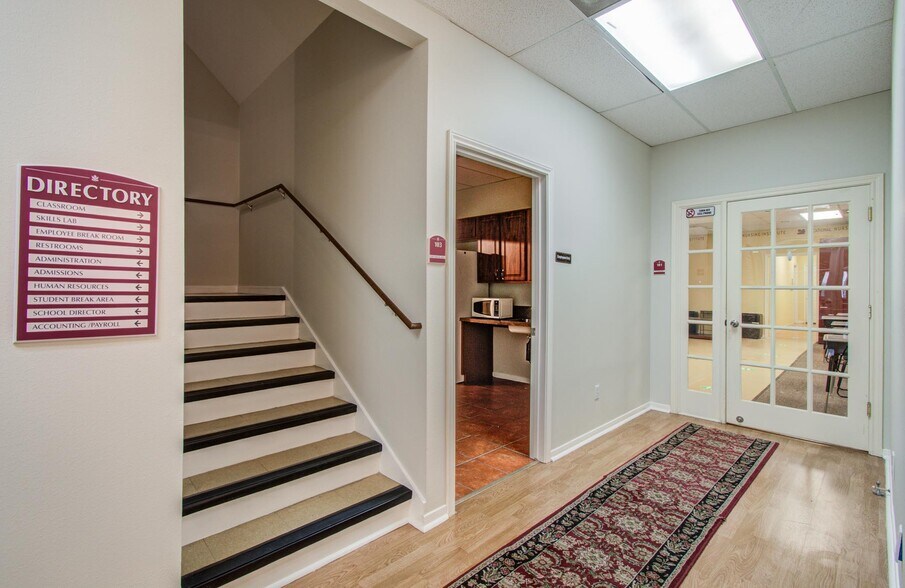 More Photos Of 11201 Steeplepark Dr, Houston Office Residential For Sale