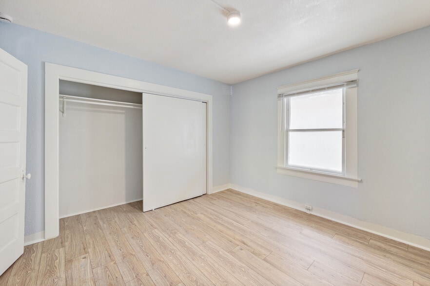 More Photos Of 15323 Paramount Blvd, Paramount General Retail For Sale