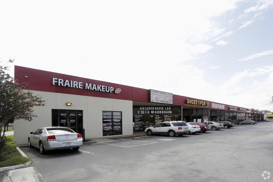 Primary Photo Of 7000 North Fwy, Houston Storefront Retail Office For Lease