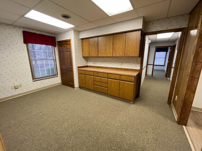 More Photos Of 33399 Walker Rd, Avon Lake Office For Lease