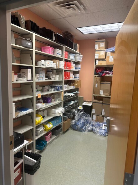 More Photos Of 175 Walnut St, Lockport Office For Lease