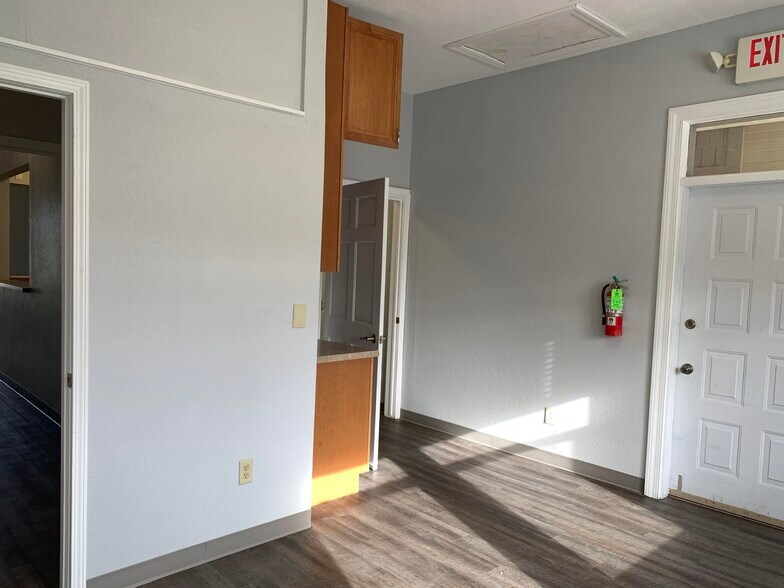 More Photos Of 2347 Silvernail Rd, Pewaukee General Retail For Lease