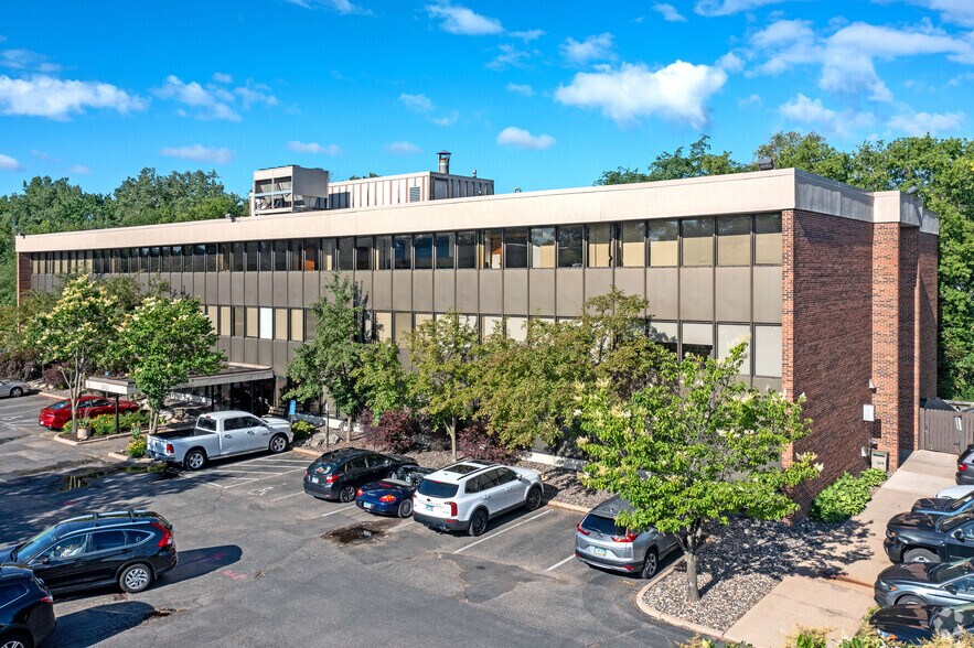 More Photos Of 5851 Duluth St, Golden Valley Medical For Lease