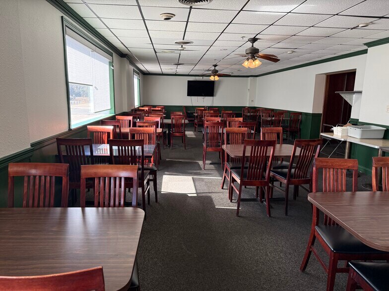 More Photos Of 1025 N Sherman Ave, Madison Freestanding For Lease