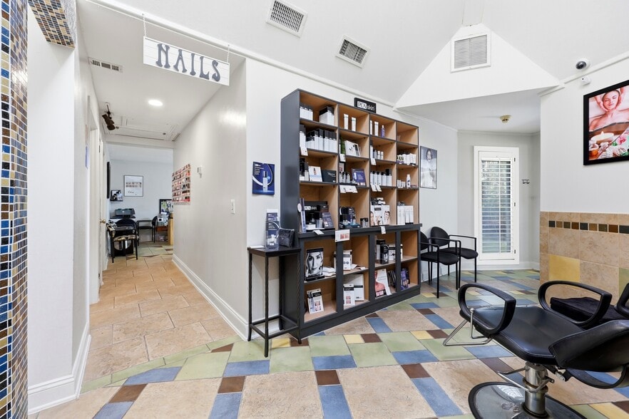 More Photos Of 3683 Crown Point Rd, Jacksonville Storefront Retail Office For Sale