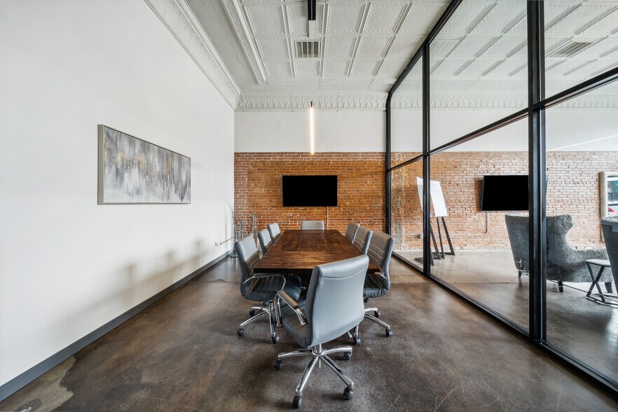 More Photos Of 219 E Rogers Blvd, Skiatook Storefront Retail Office For Sale