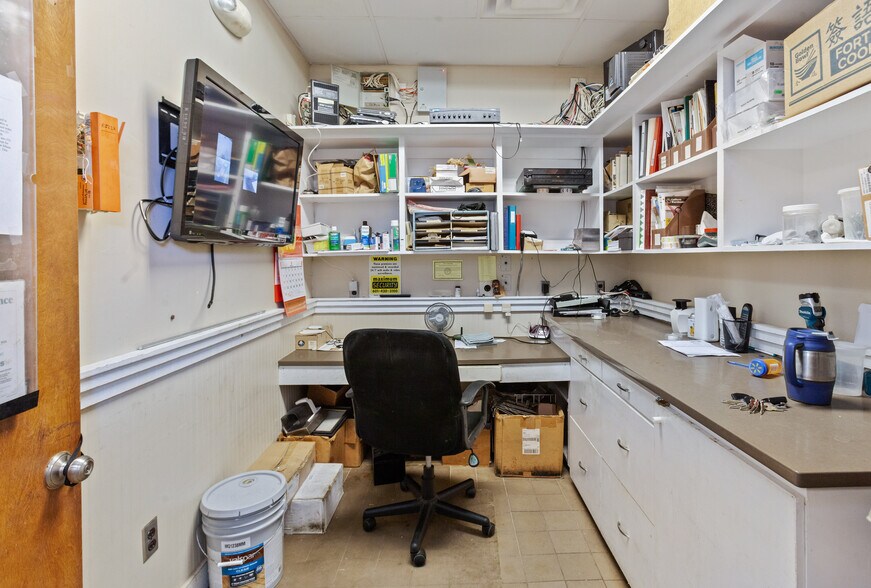 More Photos Of 102 Clinton Center Dr, Clinton Restaurant For Sale