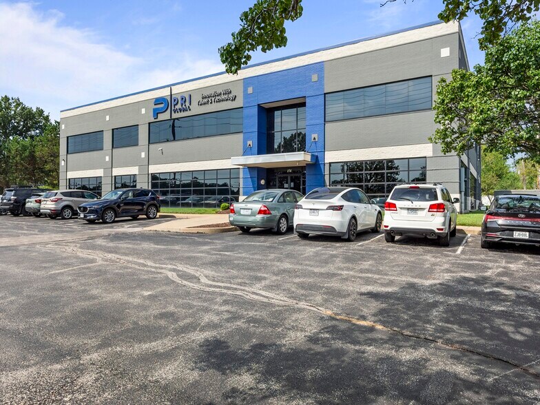 More Photos Of 174 Clarkson Rd, Ballwin Office For Sale