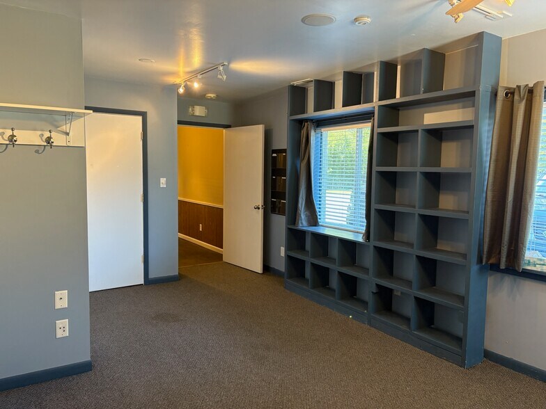 More Photos Of 6662 W Johnson Rd, La Porte Light Distribution For Lease