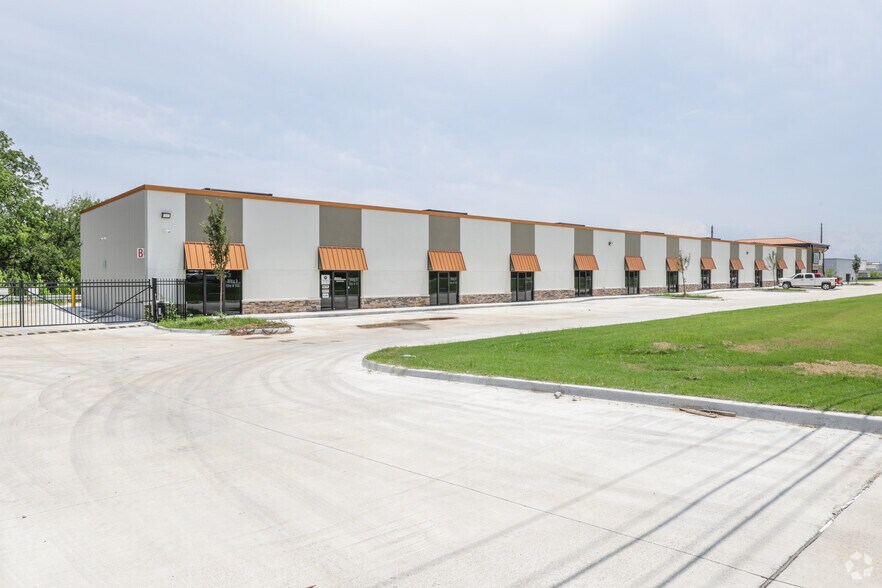 More Photos Of 1621 W 79th St, Tulsa Self Storage For Lease