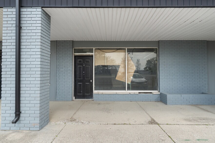 More Photos Of 2024 Dufferin Av, Wallaceburg Apartments For Sale