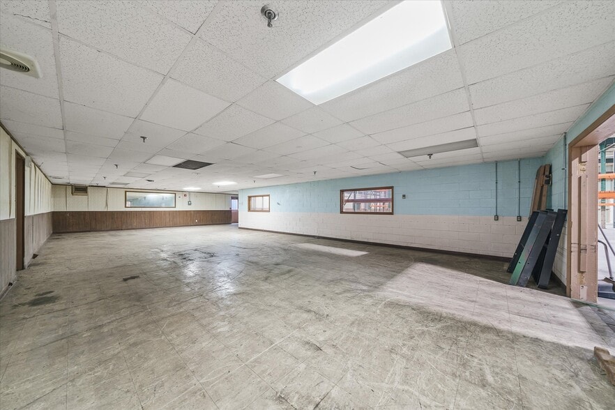 More Photos Of 119 N Main St, Byrdstown Manufacturing For Sale