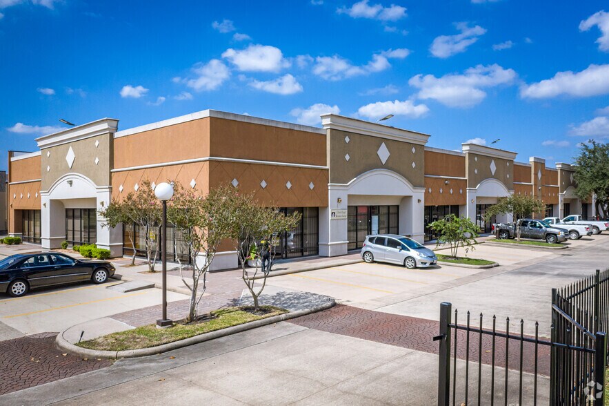 More Photos Of 11233 Crown Park Dr, Houston Unknown For Lease