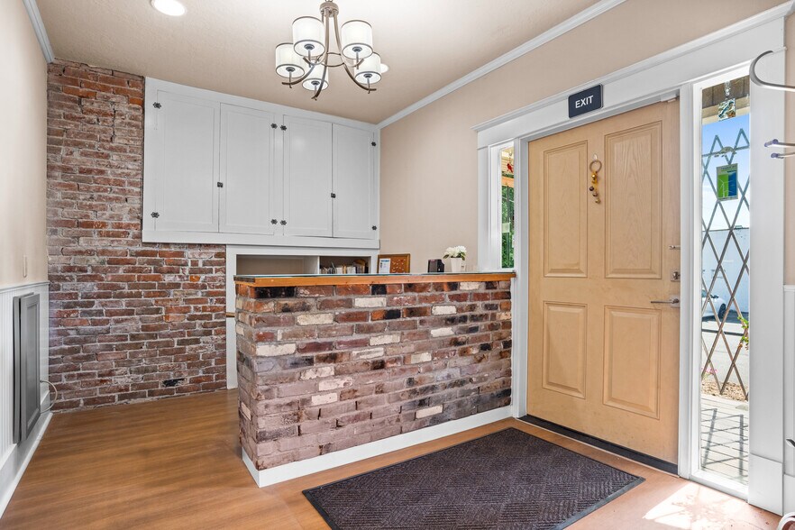 More Photos Of 1800 State St, Salem Medical For Sale