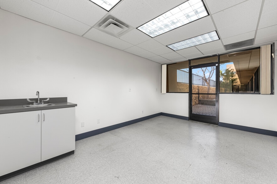 More Photos Of 310 E Palmdale Blvd, Palmdale Medical For Sale
