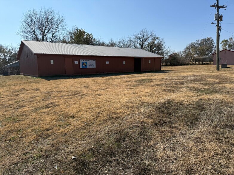 Primary Photo Of 42507 Garretts Lake Rd, Shawnee Flex For Sale