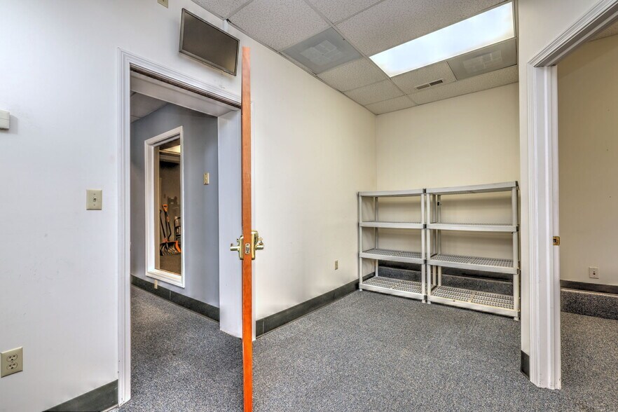 More Photos Of 1948 Chapel St, New Haven Office For Sale