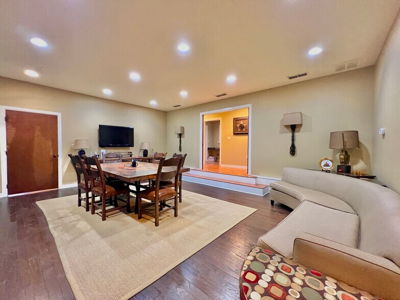 More Photos Of 614 Oak Ave, Sulphur Springs Office For Sale
