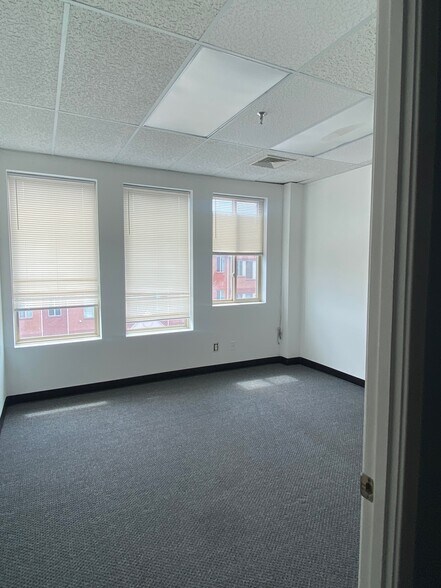 More Photos Of 22636 Glenn Dr, Sterling Medical For Lease