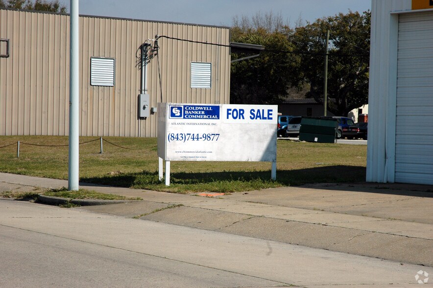 More Photos Of 2940 Rivers Ave, North Charleston Service For Lease