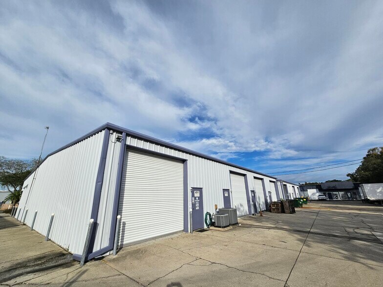 More Photos Of 4515-4521 Northgate Ct, Sarasota Warehouse For Sale