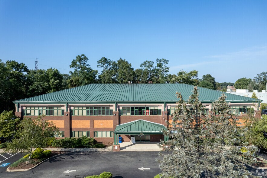 More Photos Of 6 Blackstone Valley Pl, Lincoln Medical For Sale