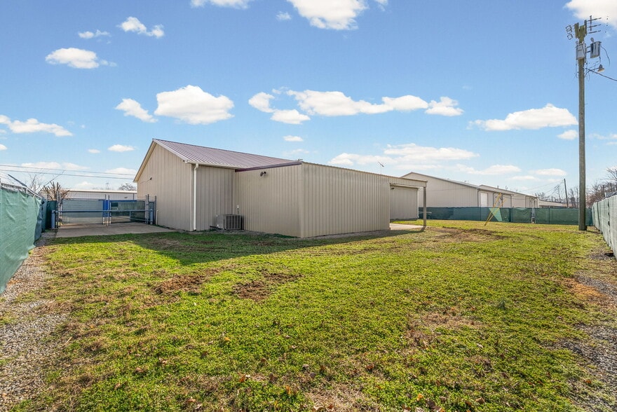 More Photos Of 1811 Alpine Dr, Clarksville Light Manufacturing For Lease