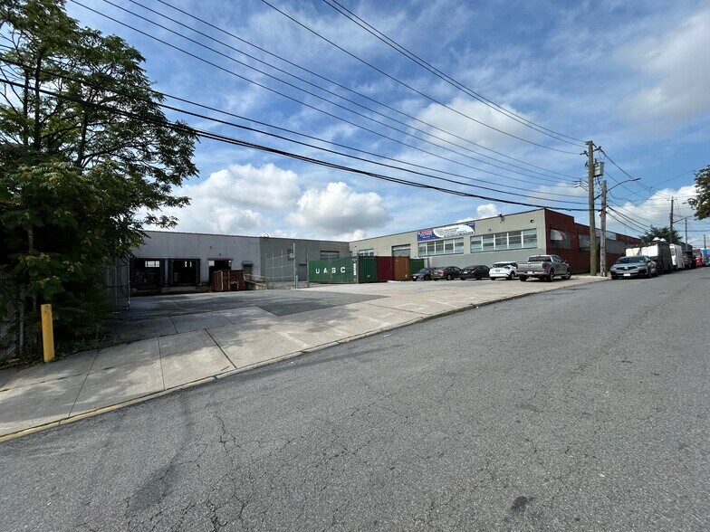 More Photos Of 54-35 46th St, Maspeth Warehouse For Lease