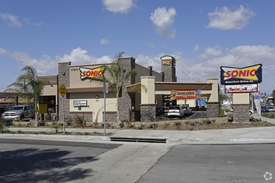 Primary Photo Of 17811 Beach Blvd, Huntington Beach Fast Food For Lease