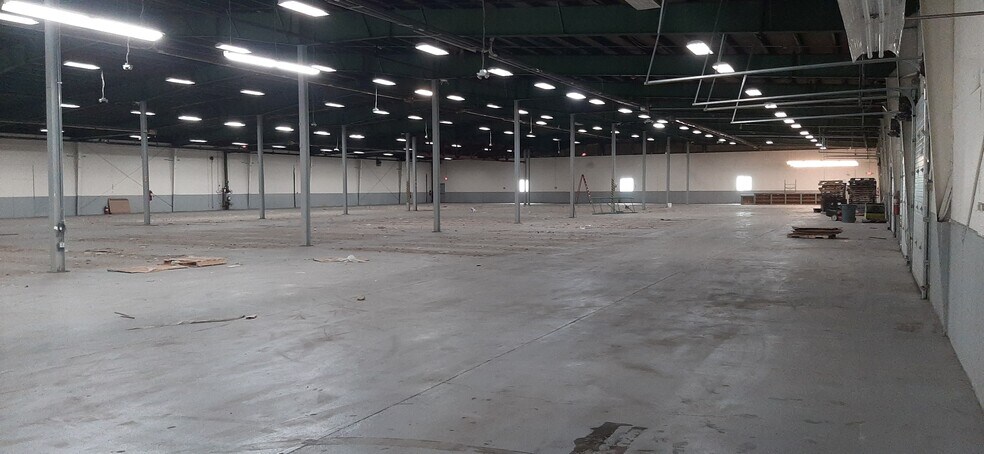 More Photos Of 80 Holton St, Woburn Service For Lease