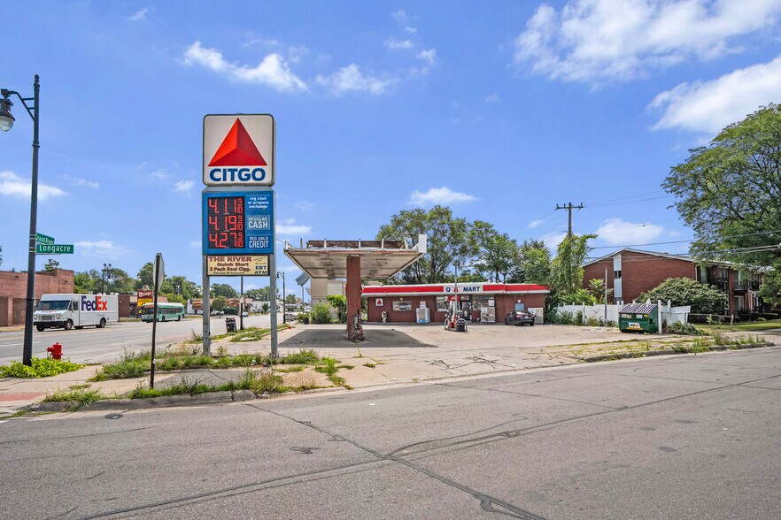 Primary Photo Of 17537 Grand River Ave, Detroit Service Station For Sale