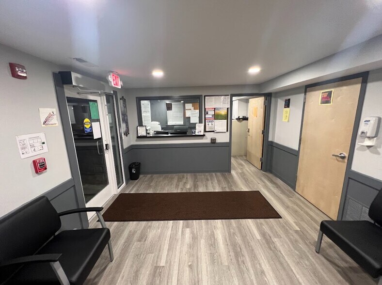 More Photos Of 2 Mound Ct, Merrimack Medical For Sale