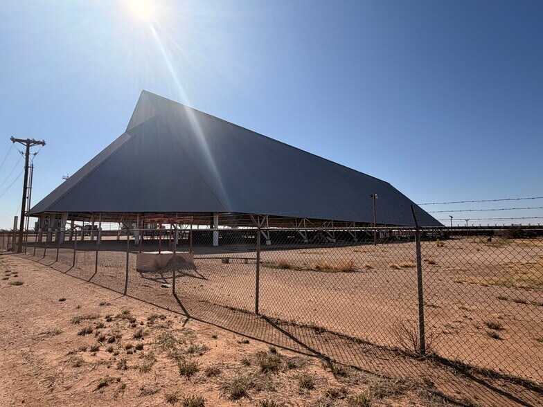 More Photos Of 1701 E Highway 114, Levelland Manufacturing For Sale