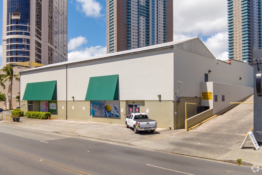 More Photos Of 729 Emily St, Honolulu Light Distribution For Lease