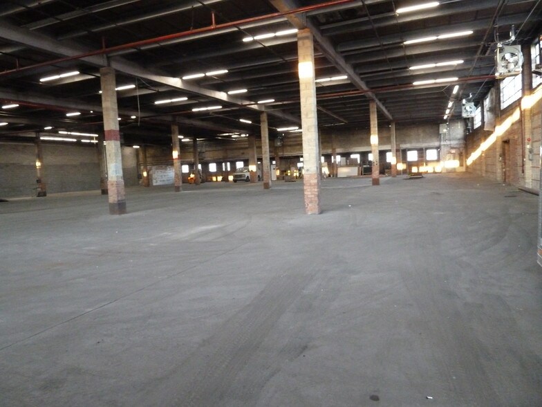 More Photos Of 714 Montauk Ave, Brooklyn Manufacturing For Lease