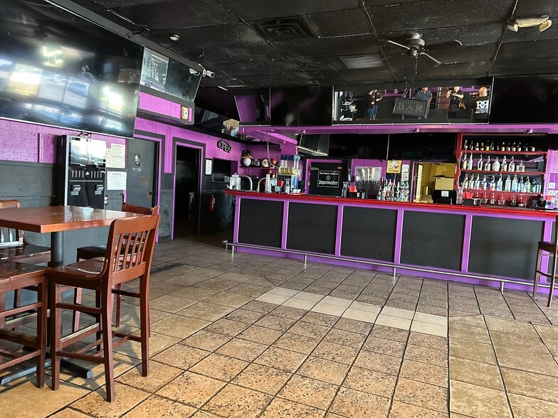 More Photos Of 844 Secretary Dr, Arlington General Retail For Lease