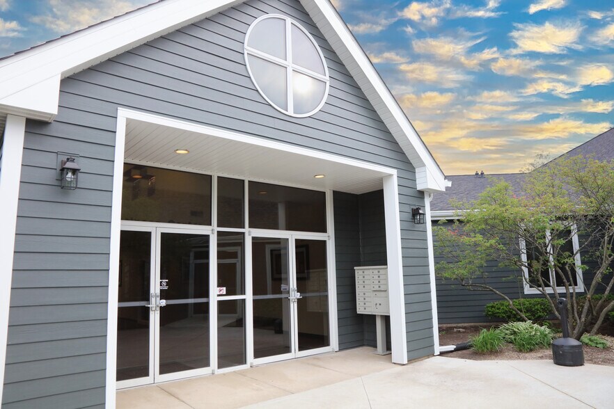 More Photos Of 1605 W Wilson St, Batavia Medical For Lease