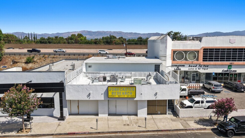 More Photos Of 19621-19623 1/2 Ventura Blvd, Tarzana Storefront Retail Residential For Sale
