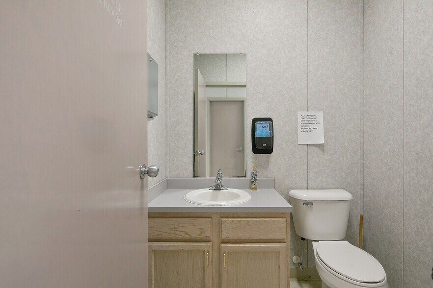 More Photos Of 7 E Duncan St, Lillington Medical For Sale