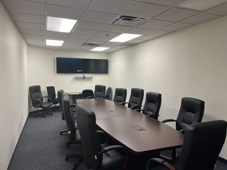 More Photos Of 3320 McLemore Dr, Pensacola Flex For Sale