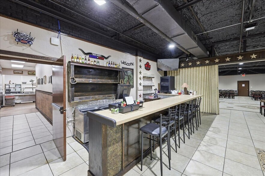 More Photos Of 3720 W Park Ave, Orange Flex For Sale