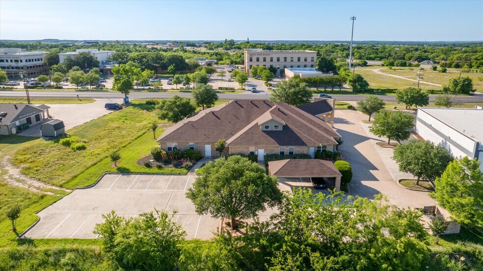 More Photos Of 1305 Paluxy Rd, Granbury Medical For Sale